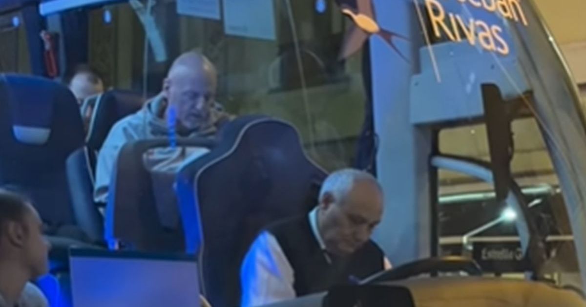 Evo kako je izgledao Saša Obradović u autobusu posle poraza od Reala: Ni navijači ga nisu oraspoložili