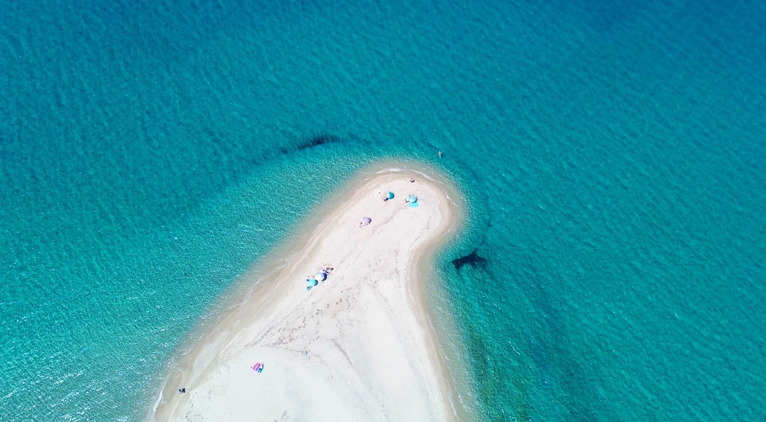 Ovo je najlepša i najopasnija plaža u Grčkoj: Srbi je obožavaju, ali ovo morate znati pre ulaska u vodu