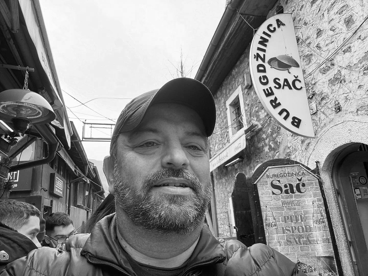 Danas sahranjuju Sašu Katančića, na umrlici njihova imena: Udovica ostala sama sa dvoje dece