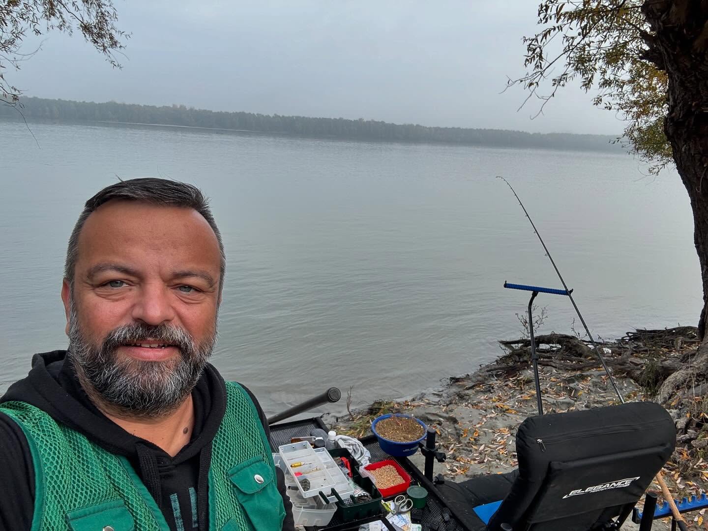Estrada u suzama opraštaju od Saše koji je iznenada umro! Gastoz slomljen: "Neka mu je..."