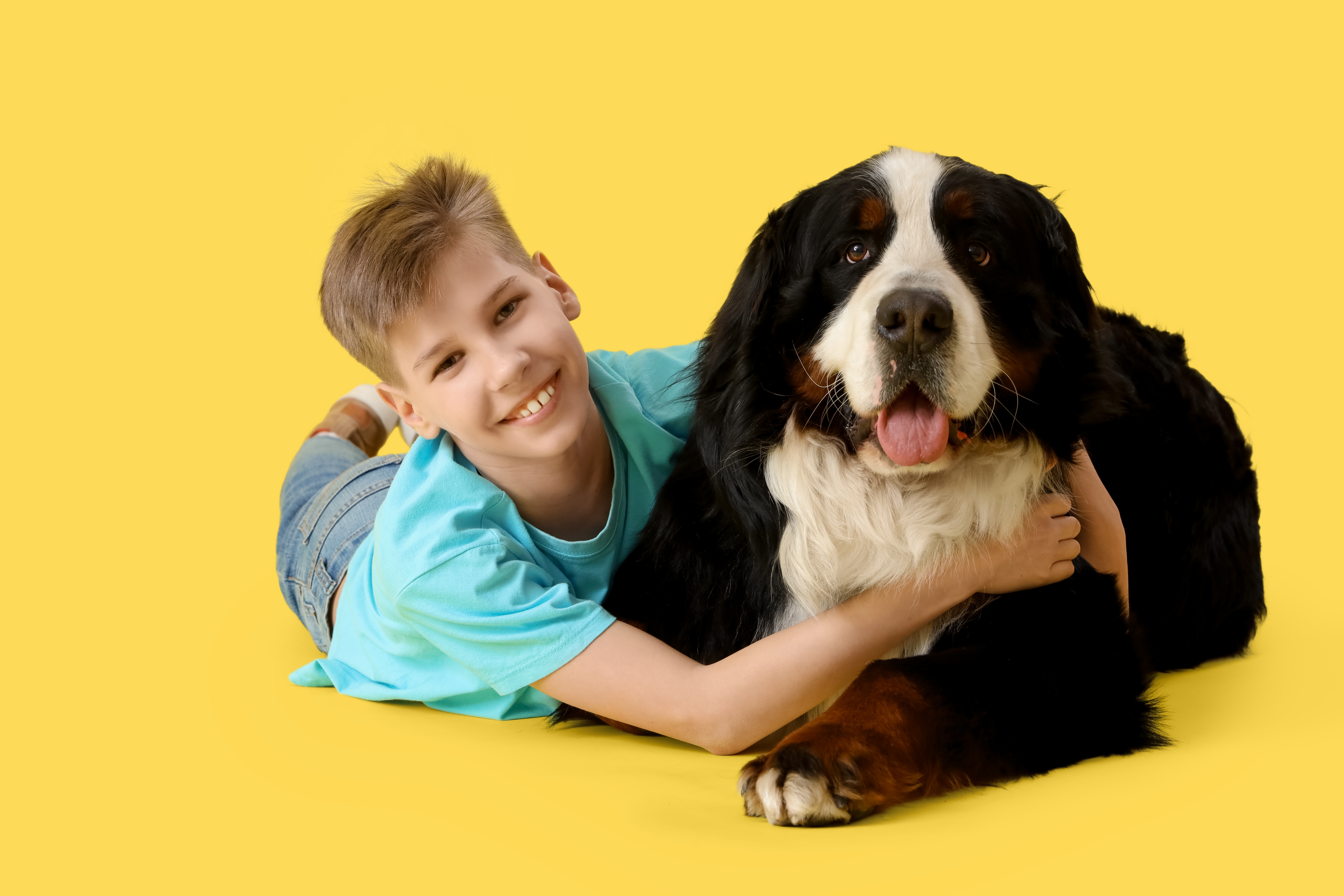 Možete li da ostanete ravnodušni: Pas nežno grli dečaka na rastanku, komentari preplavili mreže