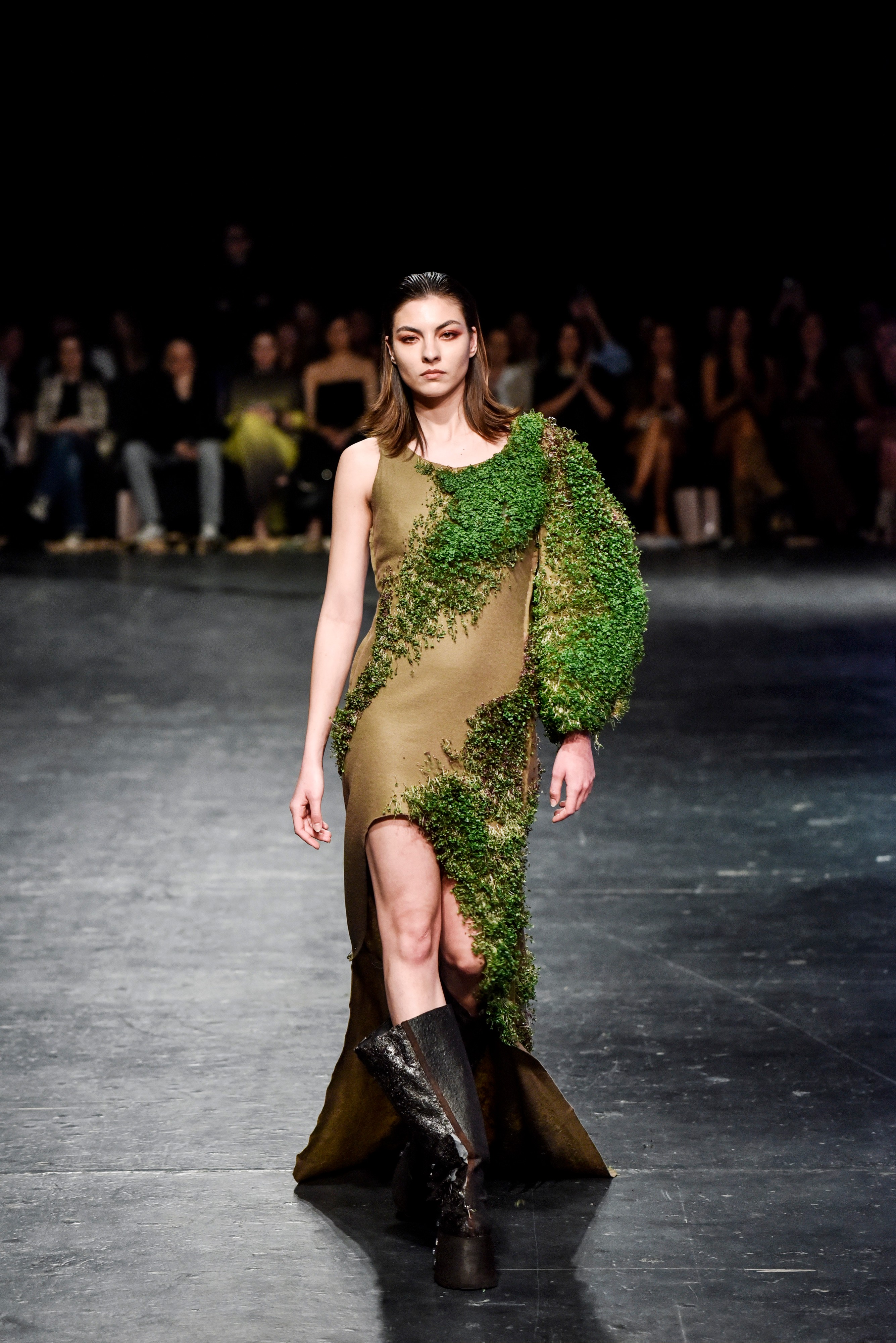 Zemlja, voda i vazduh na pisti u Beogradu: Održana revija koja spaja umetnost i ekologiju