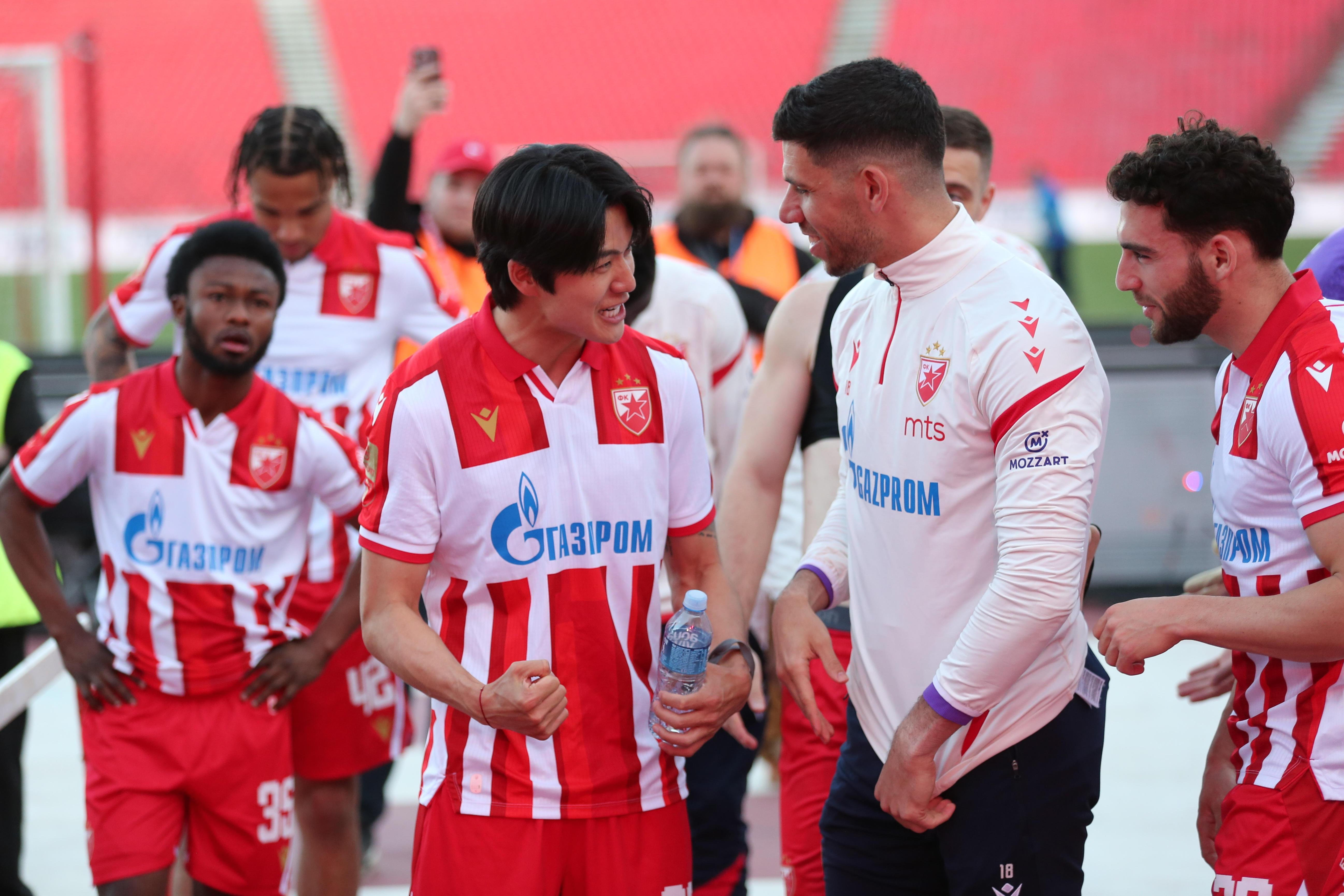 Ovako izgleda tabela Superlige, Zvezda u derbiju igra za titulu, crno-beli drugi, Lalatović posle bruke...