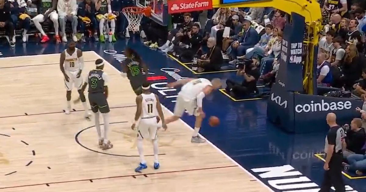 Sramno: Jokića gurnuli sa leđa, on otišao u publiku! Eron Gordon odmah hteo da se tuče sa drugim Amerom