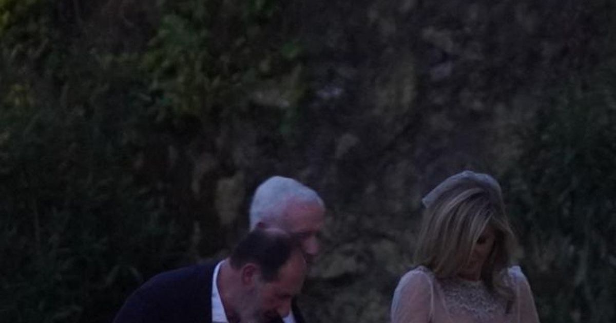 Prva slika mladenaca, počinje Melinina svadba u luks hotelu u Italiji: Sa jahte je izveo Džefri u venčanici