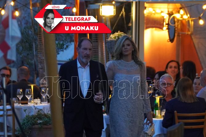 Prva slika mladenaca, Melinino vjenčanje počelo je u luksuznom hotelu u Italiji: Jeffrey ju je izveo s jahte u vjenčanici Prva slika mladenaca, Melinino vjenčanje počelo je u luksuznom hotelu u Italiji: Jeffrey ju je izveo s jahte u vjenčanici