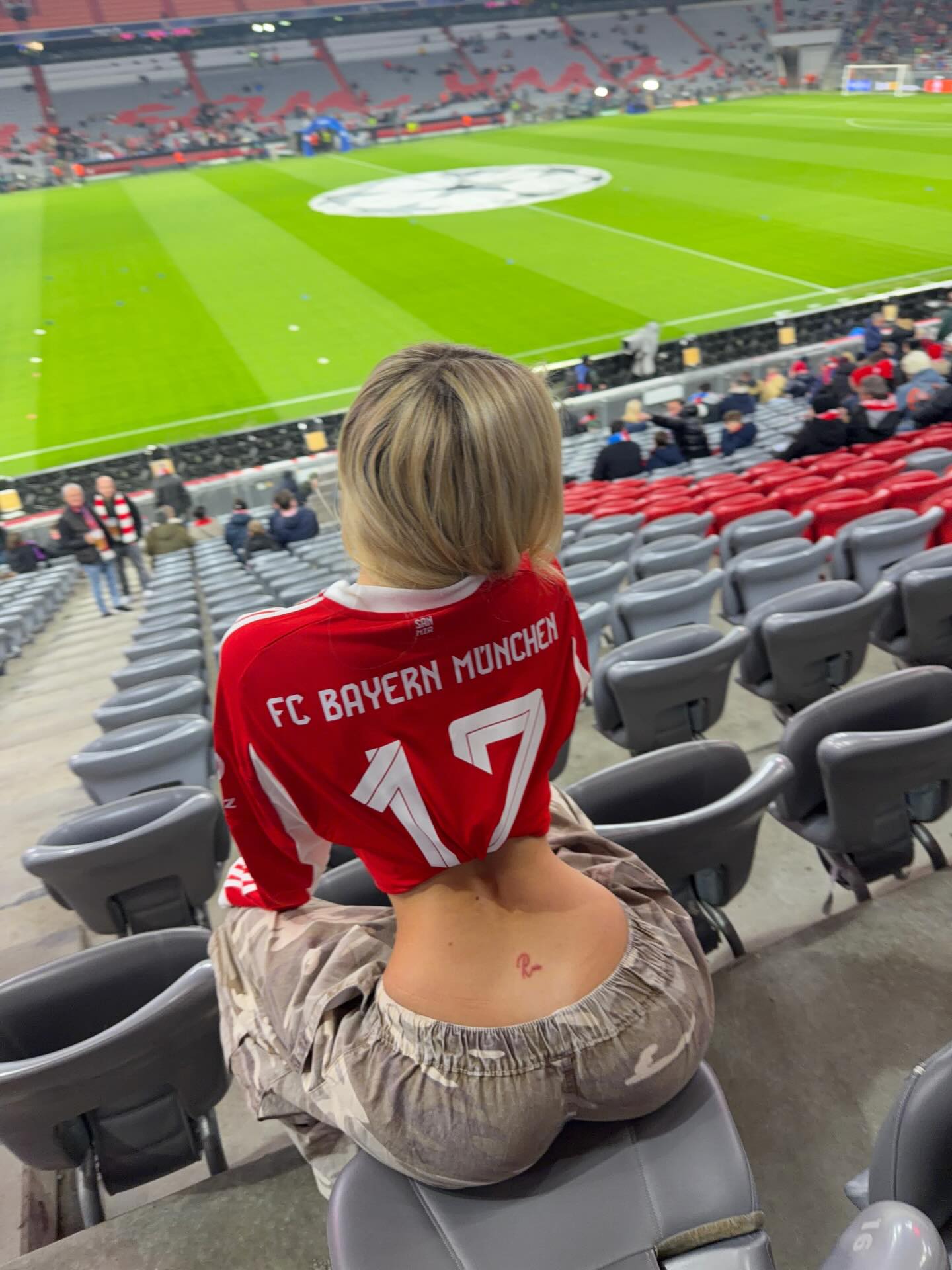 Samanta je najvrelija navijačica LŠ, ali ono što je uradila sa pivom bacilo je muškarce u trans