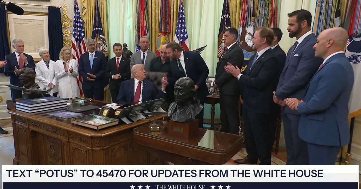 Tramp se upravo oglasio o situaciji sa Ormuskim moreuzom: 