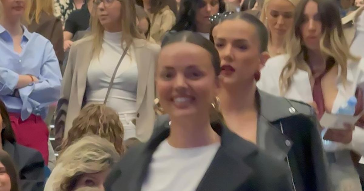 Sofija Šašić u iscepanim farmerkama na koncertu Jakova Jozinovića: Tu je i bivša supruga popularnog pevača