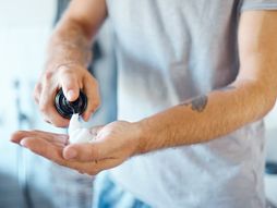 pena za brijanje, brijanje, pena, muškarac se brije