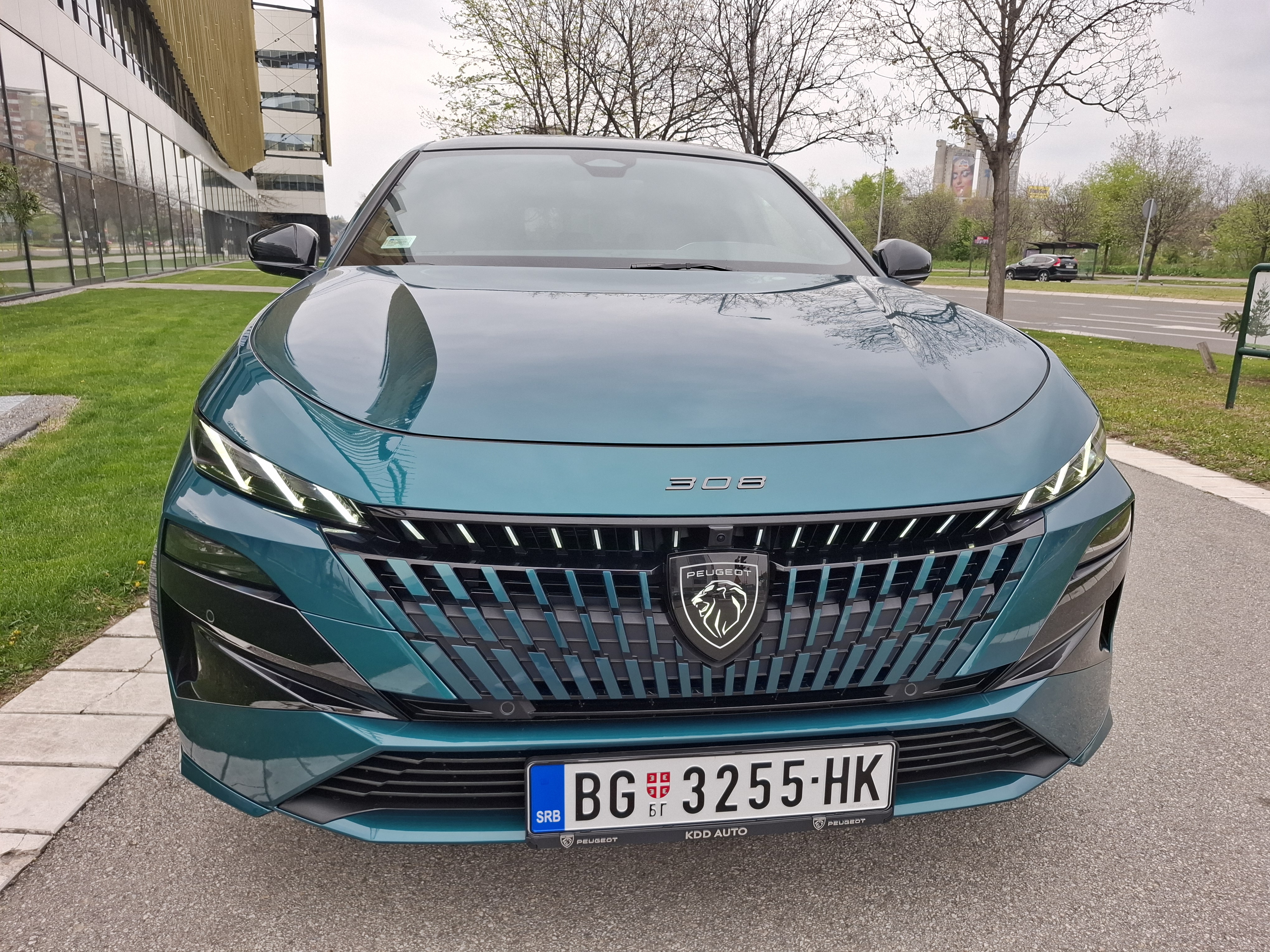 GT bez vriska! Test Peugeot 308 Hybrid: Noćni predator na štednji, proverili smo da li je pravi ekolog