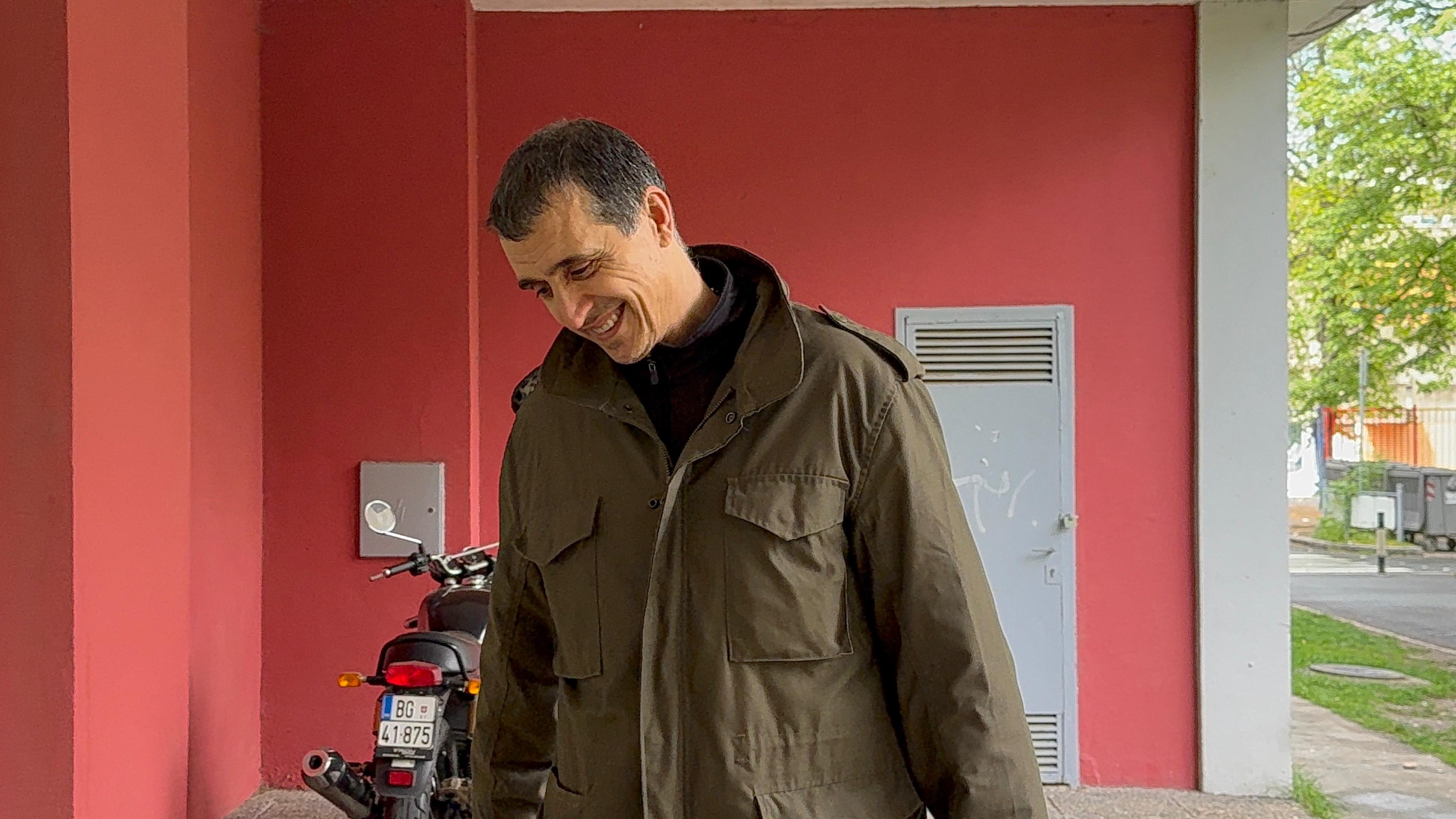 Prve slike Marka Bulata nakon što je prijavio suprugu policiji: Napustio stan nasmejan, evo šta je uradio