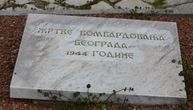 Imena nevinih žrtava ispisana na 15 mermernih ploča: Aleja stradalih u savezničkom bombardovanju Beograda