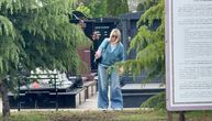 Suzana sama na Sašinom grobu: Popovićeva udovica okadila, izašla pred važan datum