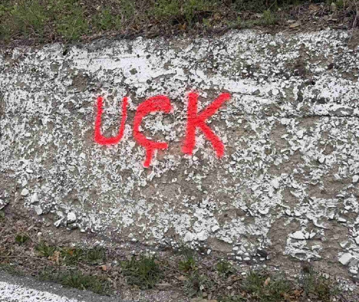 Jeziva provokacija na jezeru Gazivode: Grafiti OVK osvanuli kod Brnjaka