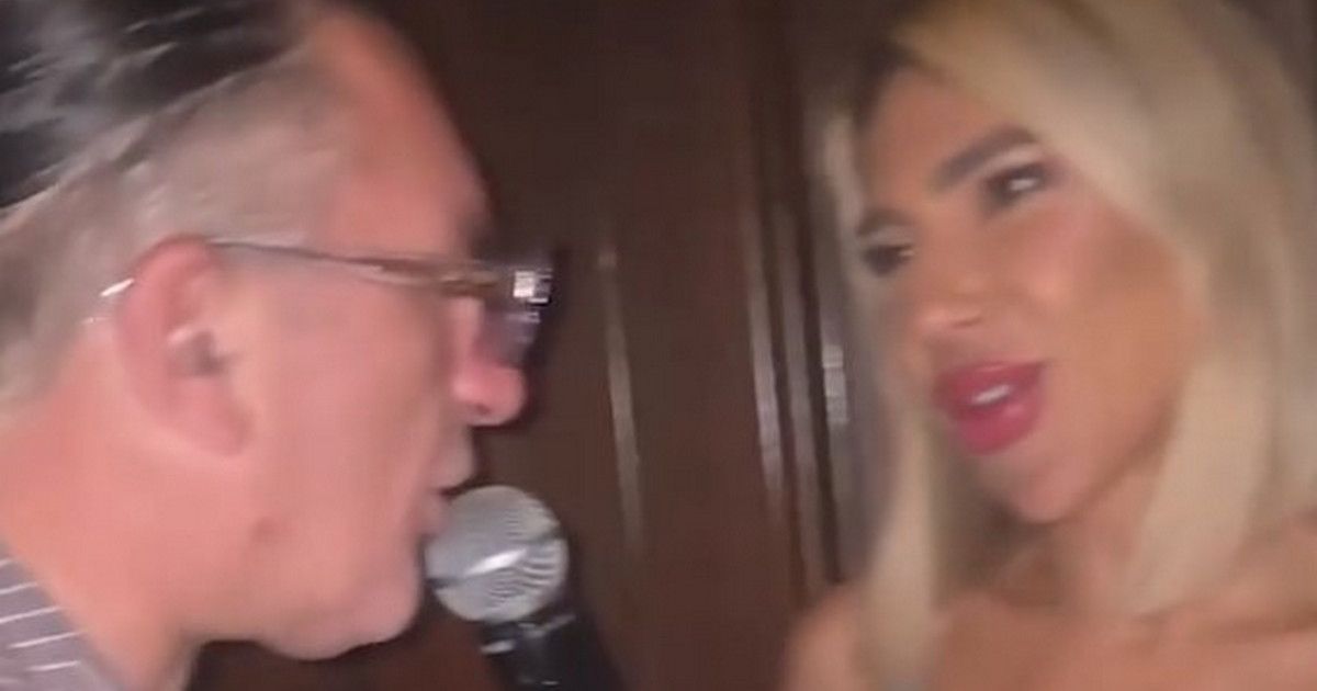 Jovani popustile kočnice u provodu: Dekolte puca u šljokičastoj haljini, pevaju joj na uvce - ona se topi