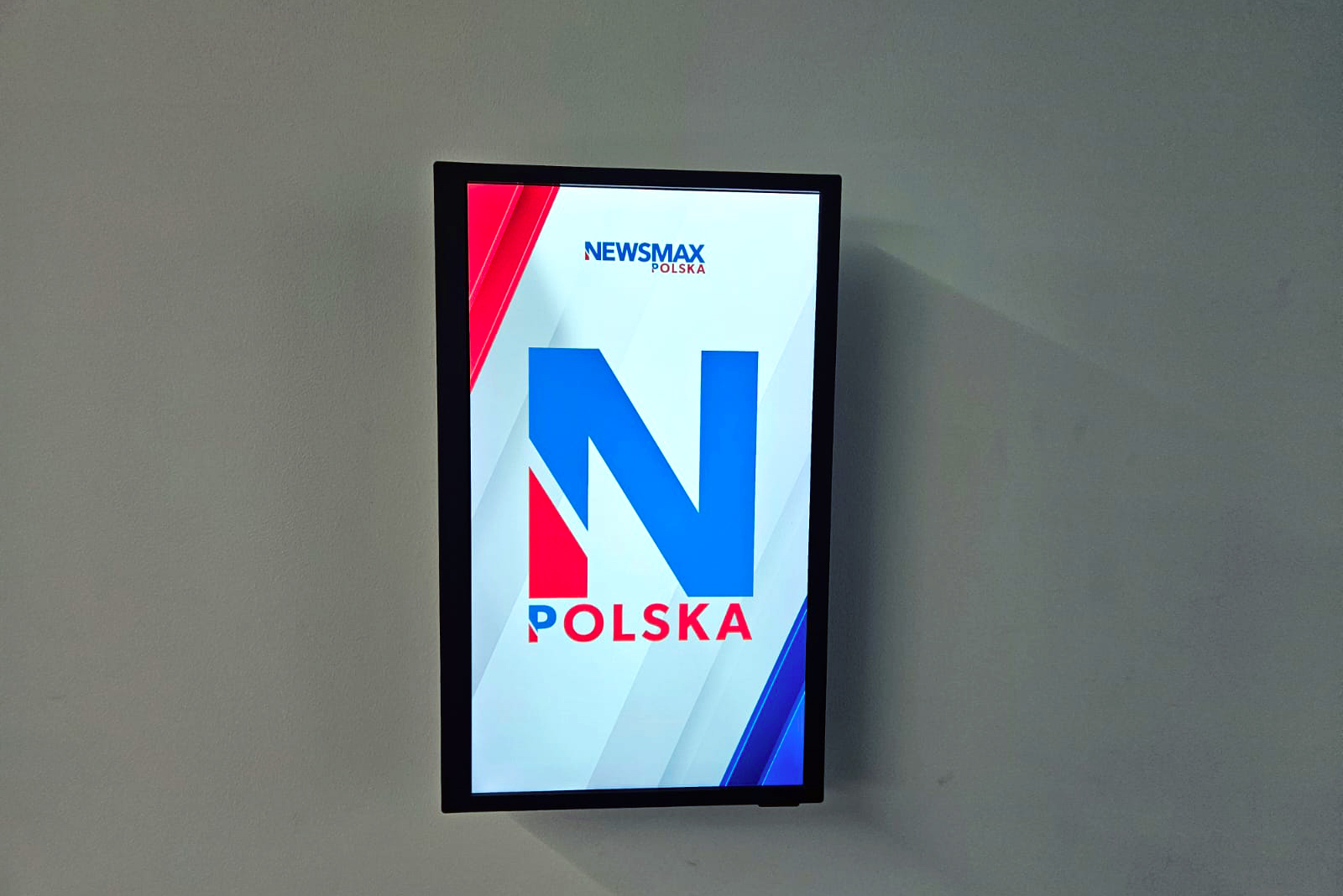 Portal Newsmax počeo sa radom u Poljskoj: "Prave vesti za prave ljude"