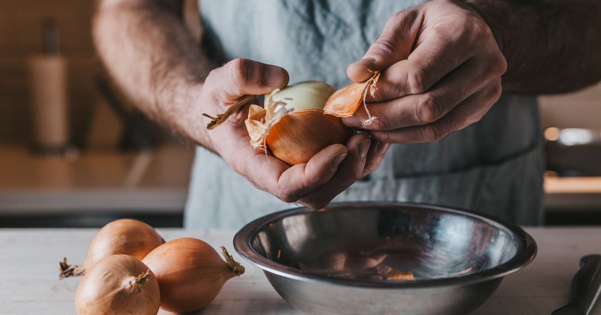 Ne bacajte ljuske od crnog luka: Evo šta su bake u Jugoslaviji radile s njima, zdravlje će vam biti zahvalno