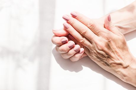 Manikir, starija žena