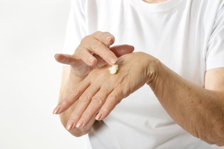 Manikir, starija žena