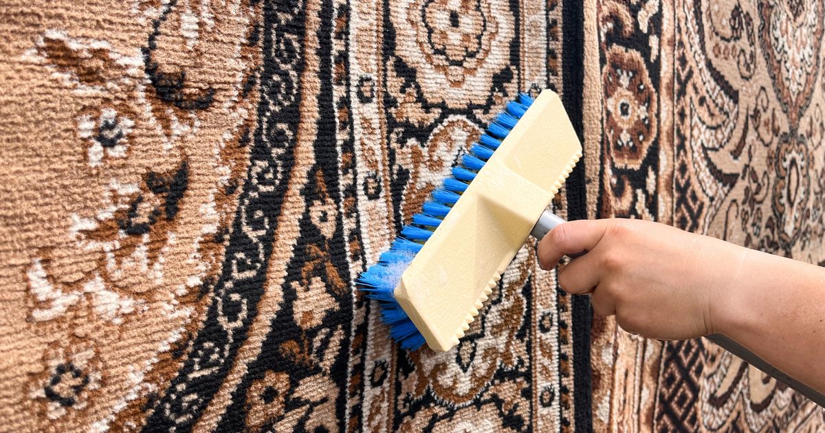 Niko nije verovao dok nije probao: Svi imaju to u kupatilu, a pravo je ČUDO u pranju tepiha