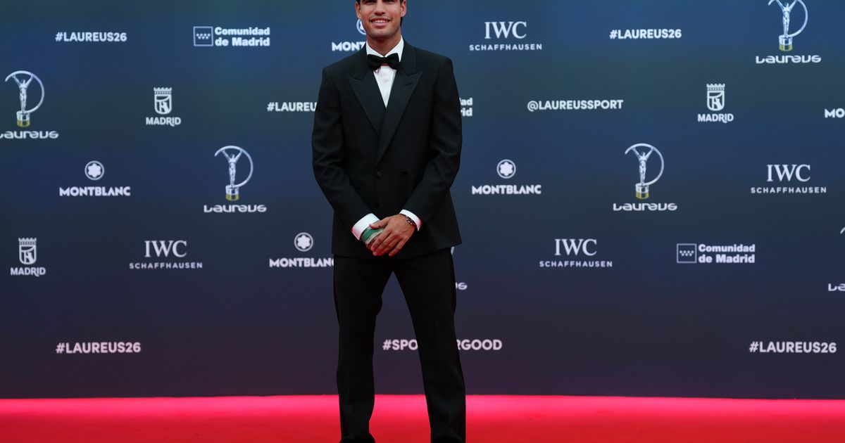 Šok: Alkaraz ne igra na Rolan Garosu? Pojavio se pred Novakom Đokovićem, pa skrivao povređeni zglob i longetu