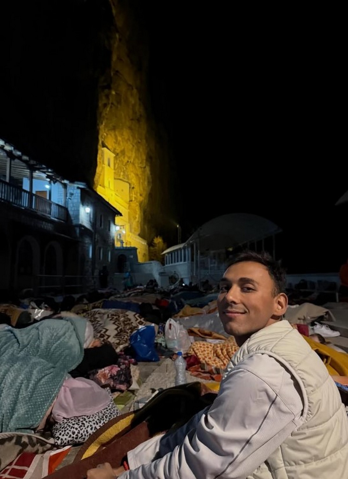 Bivši zadrugar na Ostrogu, spava pod vedrim nebom: Imao zdravstevni problem, pa je pronašao spas u molitvi