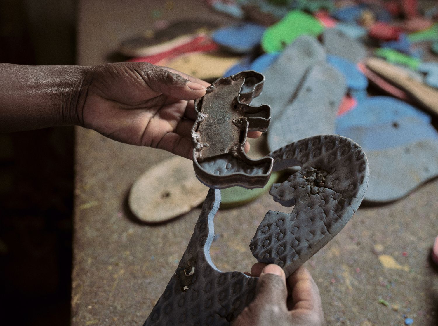 Kako afričke zajednice prave umetnost i svakodnevne predmete od otpada: Izložba u MAU otkriva priče