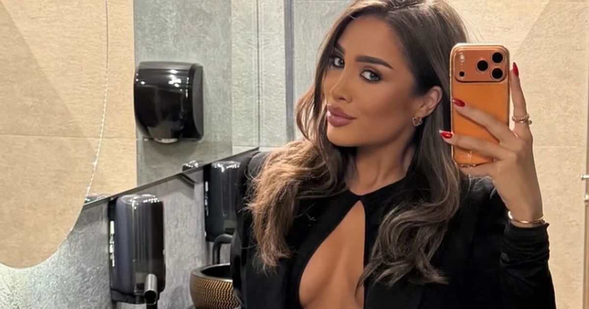 Bezobrazni izrezi na haljini ostavili sve u neverici: Zbog ove slike svi se pitaju da li Milica nosi donji veš