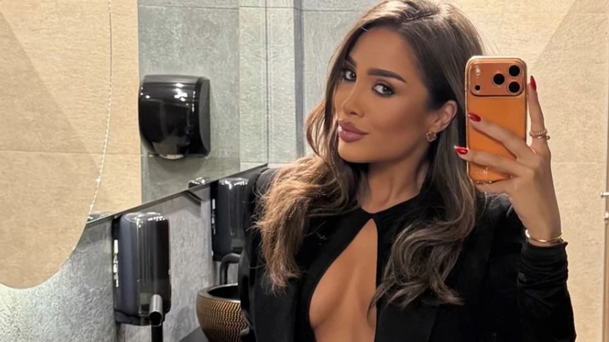 Bezobrazni izrezi na haljini ostavili sve u neverici: Zbog ove slike svi se pitaju da li Milica nosi donji veš