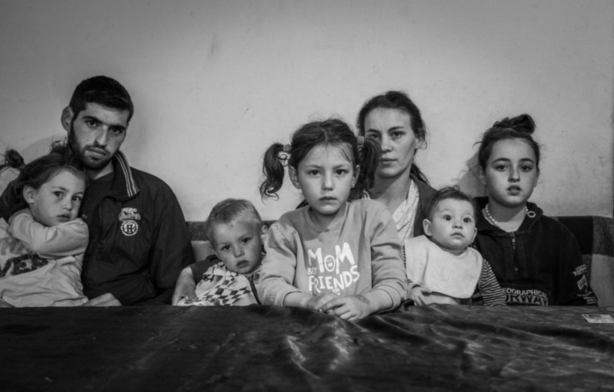 "Bojim se rupa, uveče na glavu stavim ćebe, tata kaže da smo u opasnosti": Klizište uništava kuću Stankovića