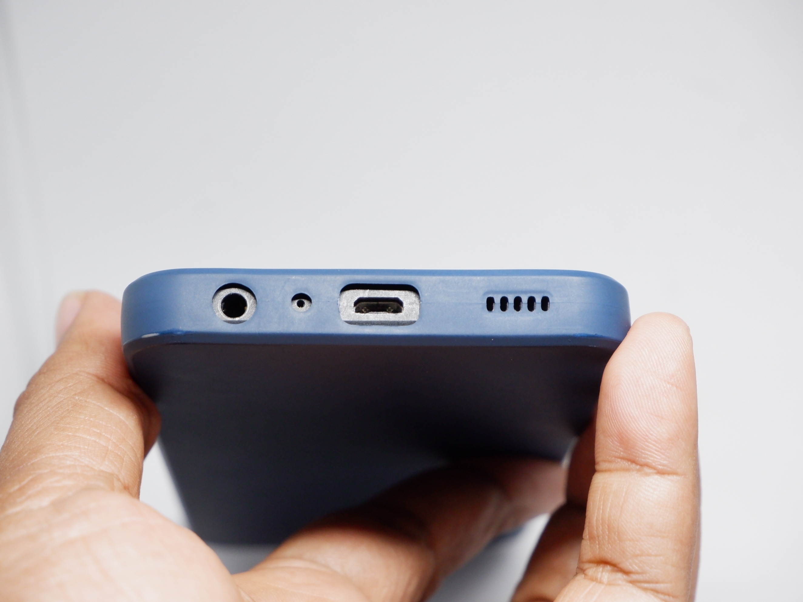 Ne čistite zvučnik telefona iglom: Pustite ovaj zvuk i gledajte kako prljavština izlazi