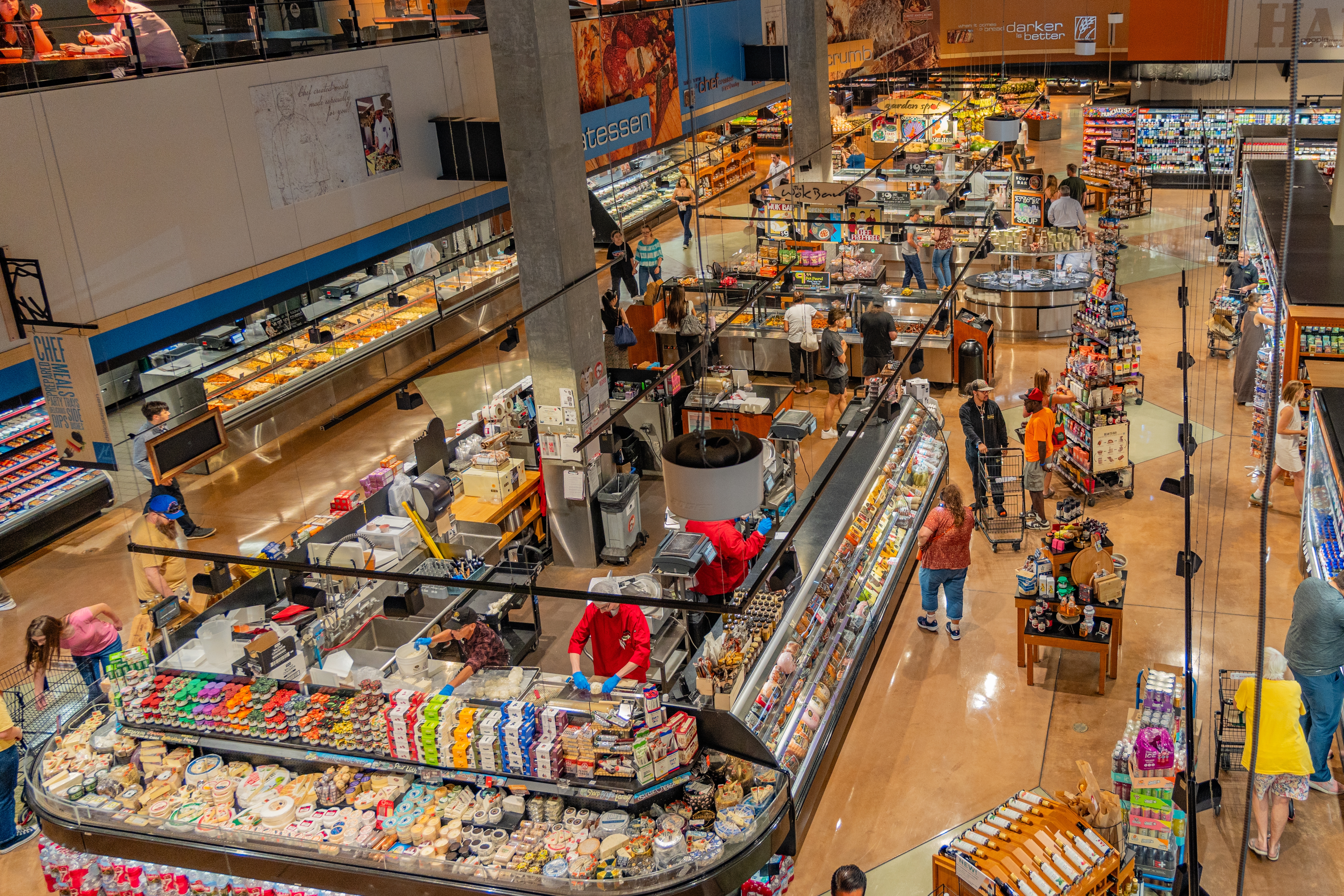 Američki kupac ne posustaje: U SAD zabeležena rekordna potrošnja uprkos ratnom vihoru