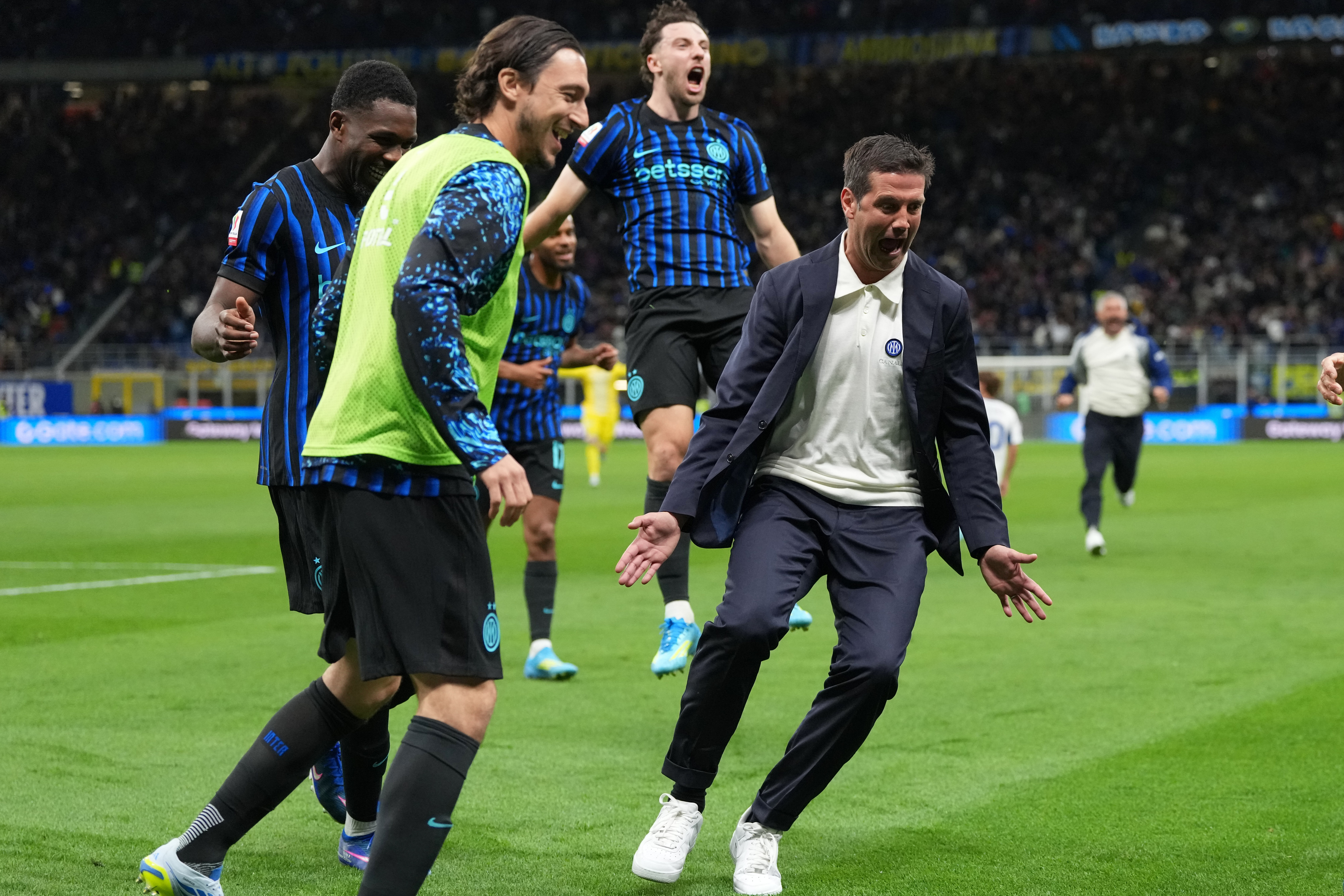 Inter gubio 2:0, pa preokrenuo i pobedio u 89. minutu za finale Kupa: Kivu slavio kao da je osvojio LŠ