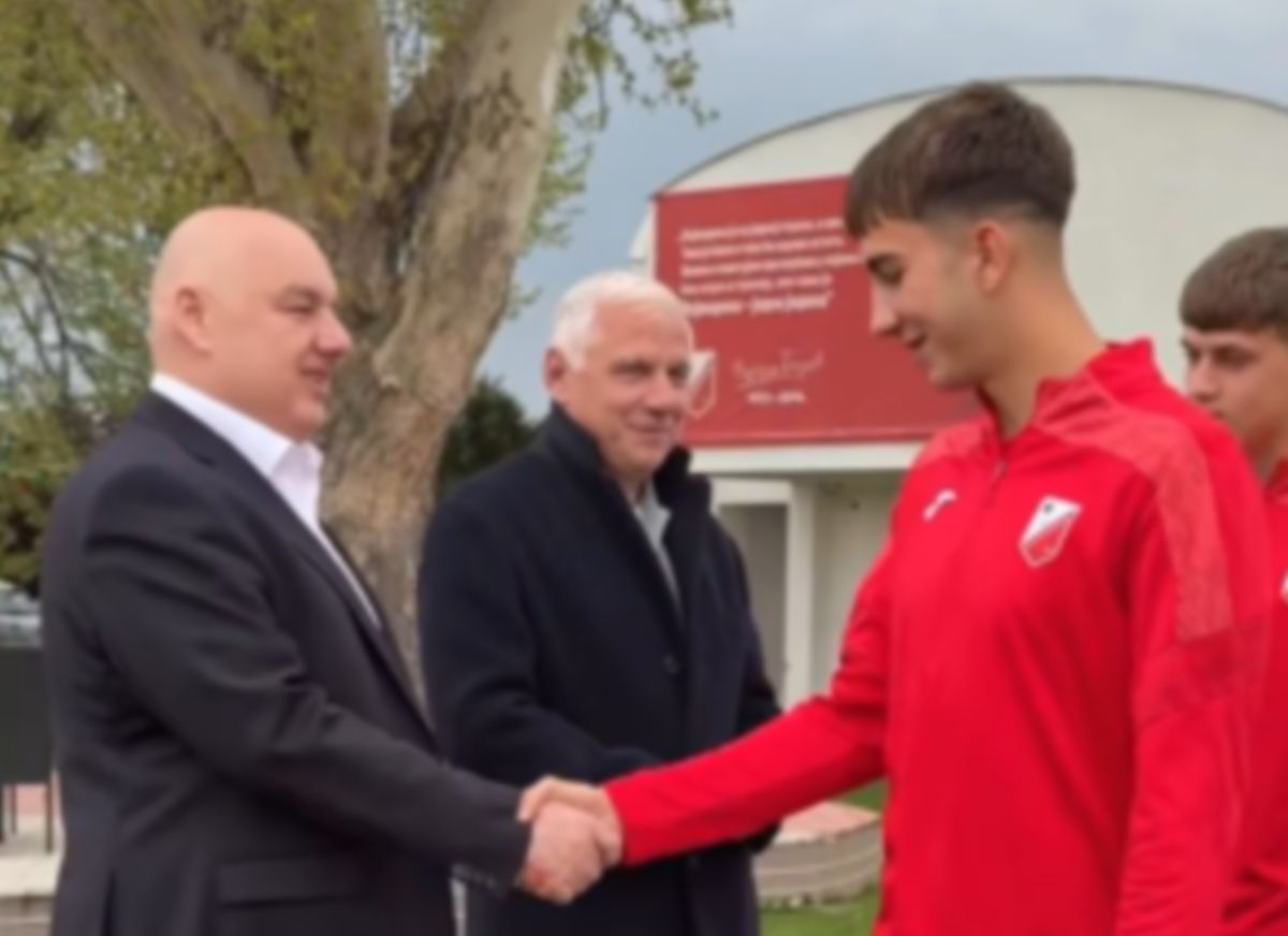 Sa Zbiljićem došla jedna od najvećih legendi Zvezde: Iznenađenje na treningu Voše pred Partizan!