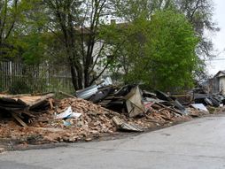 Fotografije garaža Srba u Kosovskoj Mitrovici koje je Priština jutros srušila