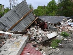Fotografije garaža Srba u Kosovskoj Mitrovici koje je Priština jutros srušila
