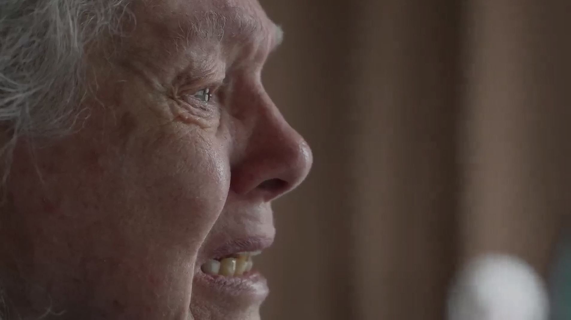 Starica postala žrtva internet prevare: Izgubila 80.000 $, kaže da ju je slomljeno srce umalo koštalo života