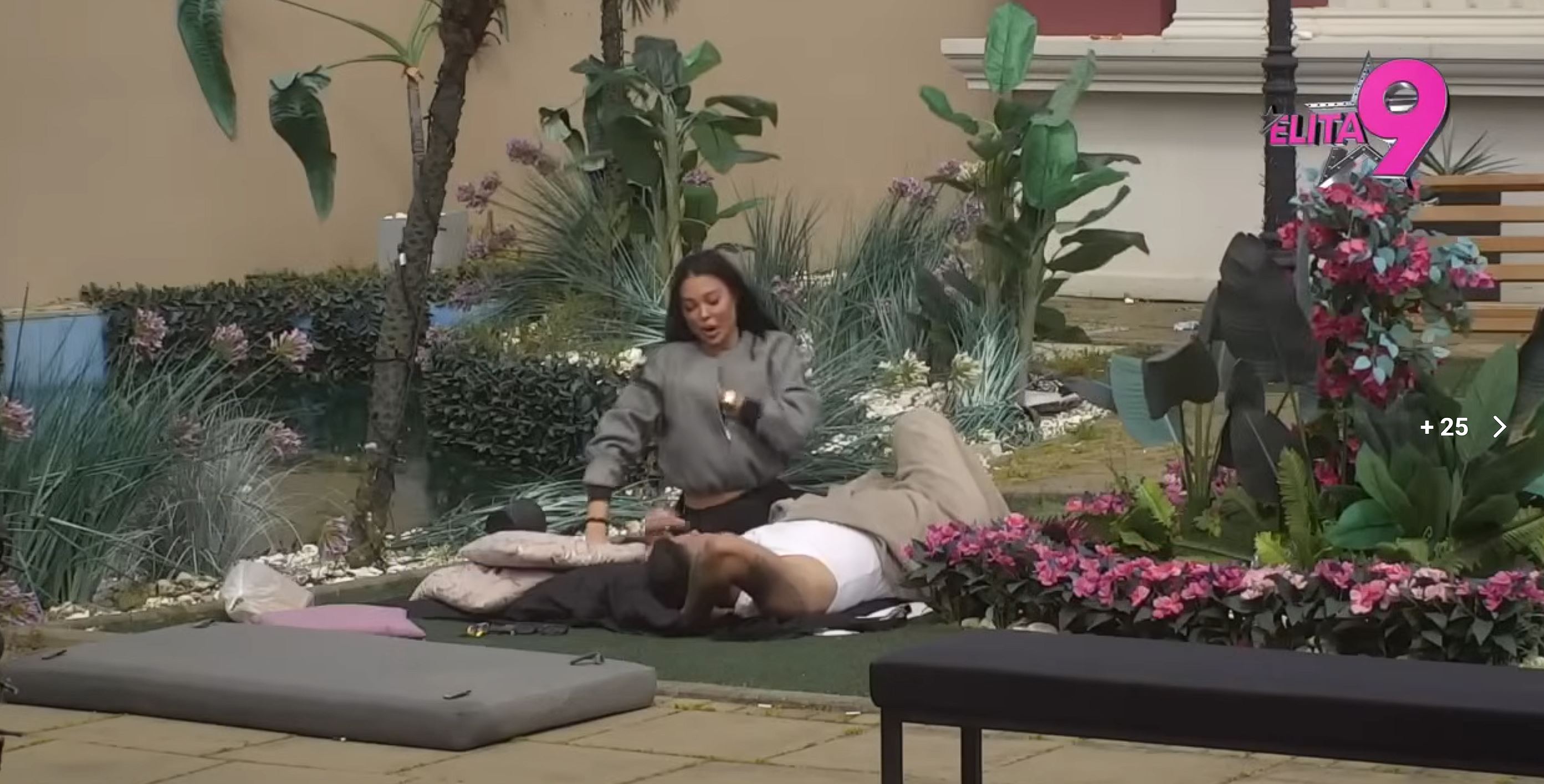 Maja i Asmin uhvaćeni u intimnim trenucima na travi - nakon tuče se osamili: "Jedva su dočekali"