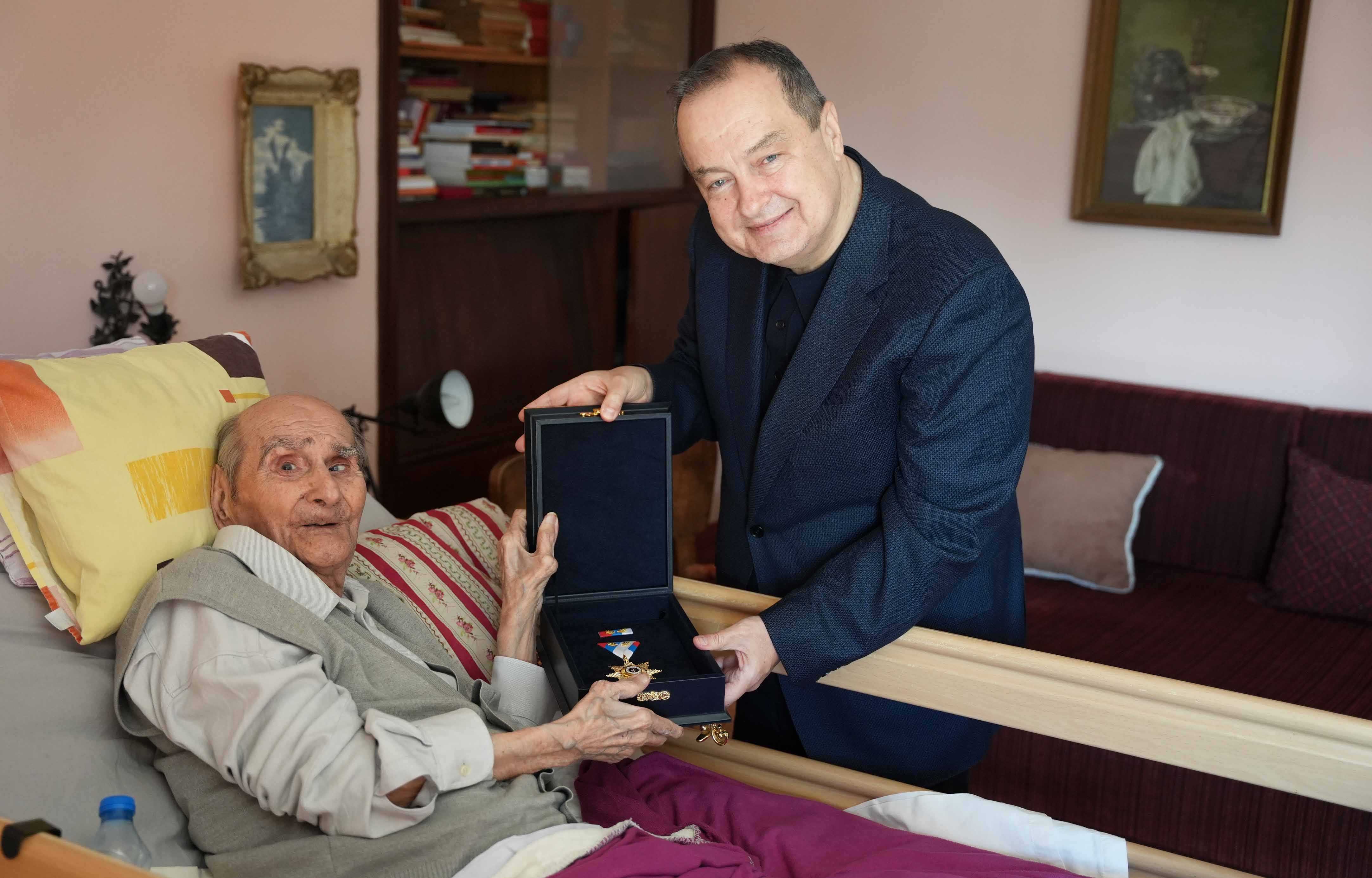 Dačić uručio orden legendarnom partizanu Lukiću: Heroj Neretve i Sutjeske puni 104 godine