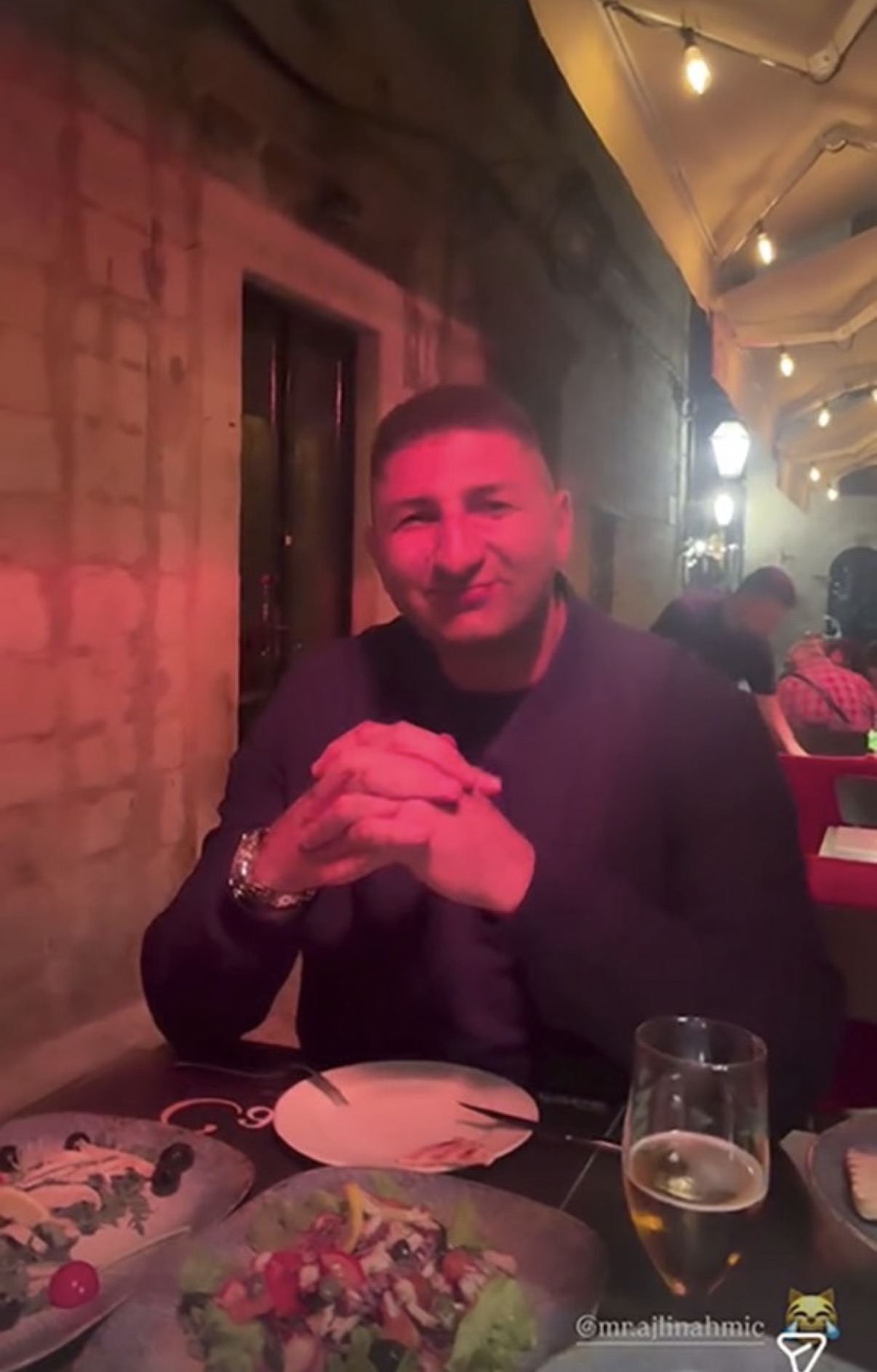 Pevačica se pomirila sa bratom Aneli Ahmić, on je oddveo iz zemlje: Sad se oglasila i pokazala kako uživaju