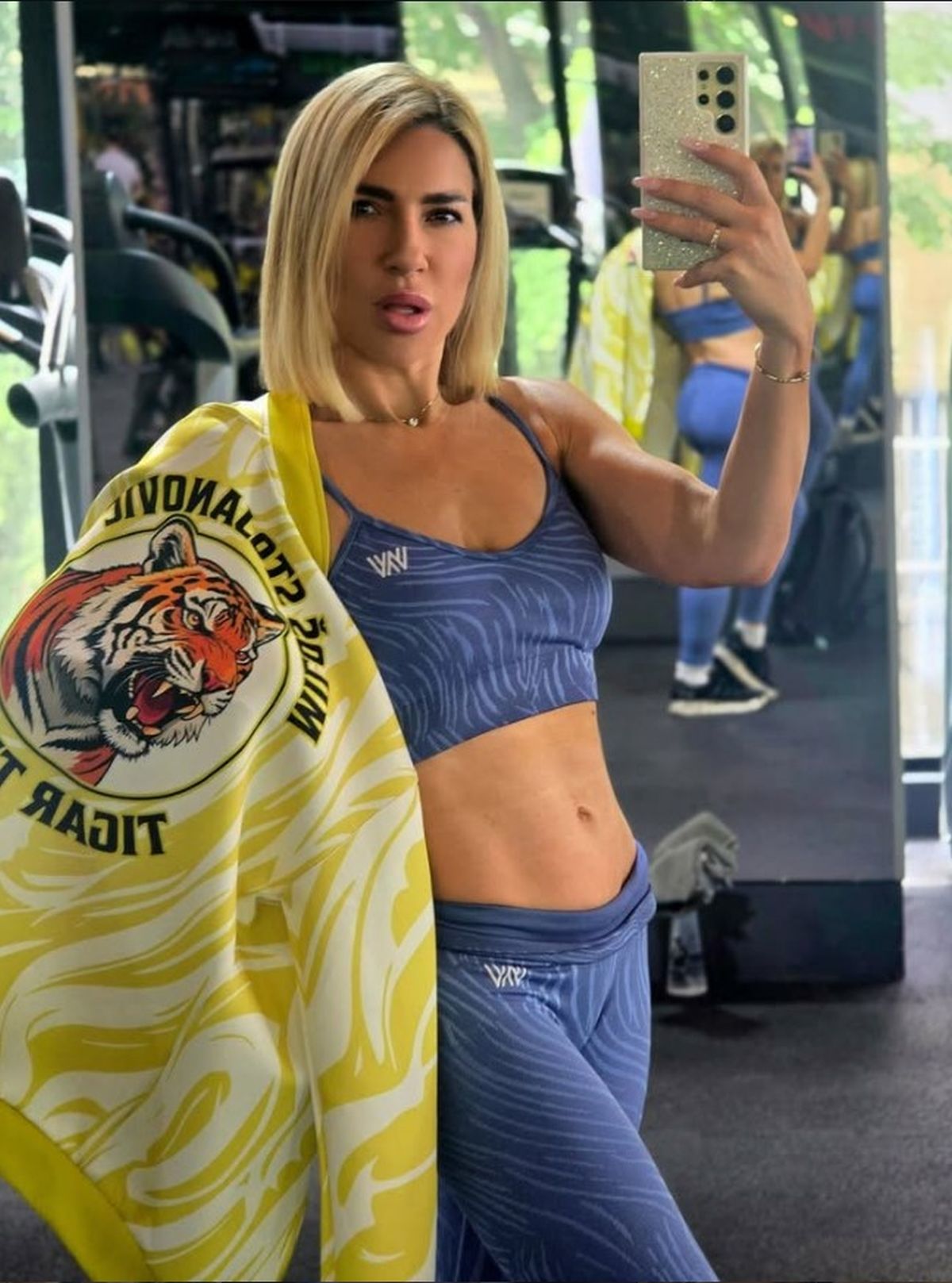 Jovana Jeremić navukla Tigrovu duksericu, pa okrenula leđa: Prizor otpozadi ostavio sve bez teksta