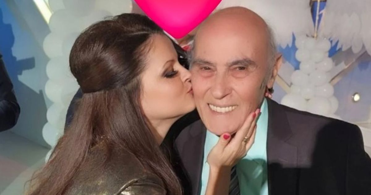 Pevačica strasno ljubi pevača Andriju (88), on joj poručio: 