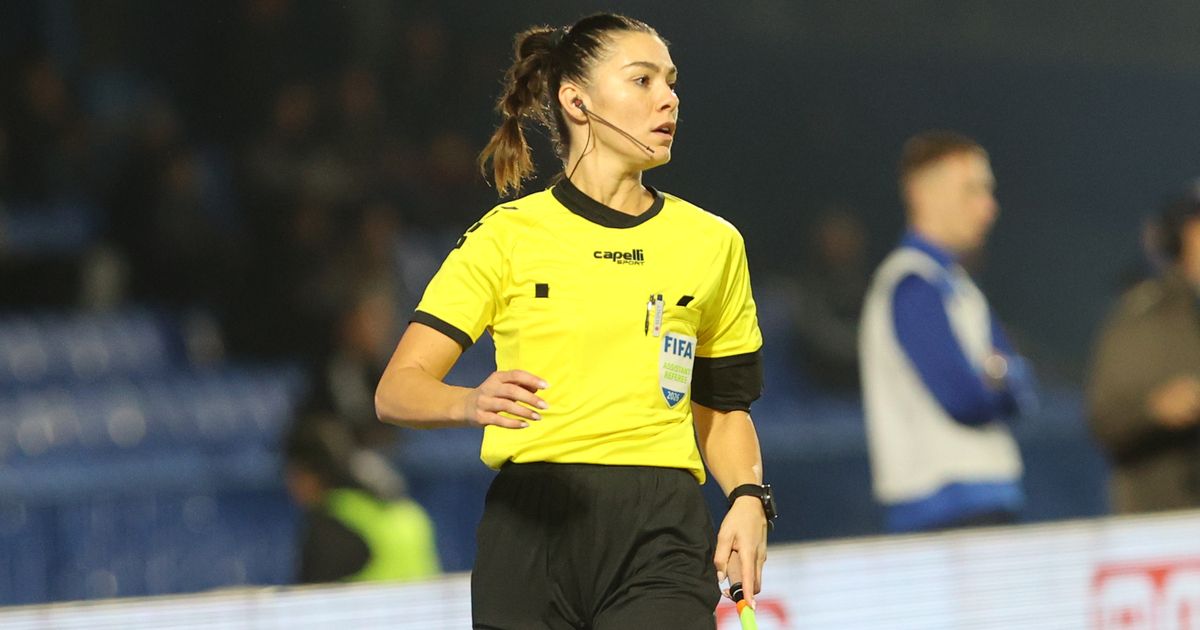 Svi su gledali u sudiju na meču Karaburmi: Lepa Aleksandra 