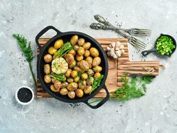 pečeni mladi krompirići