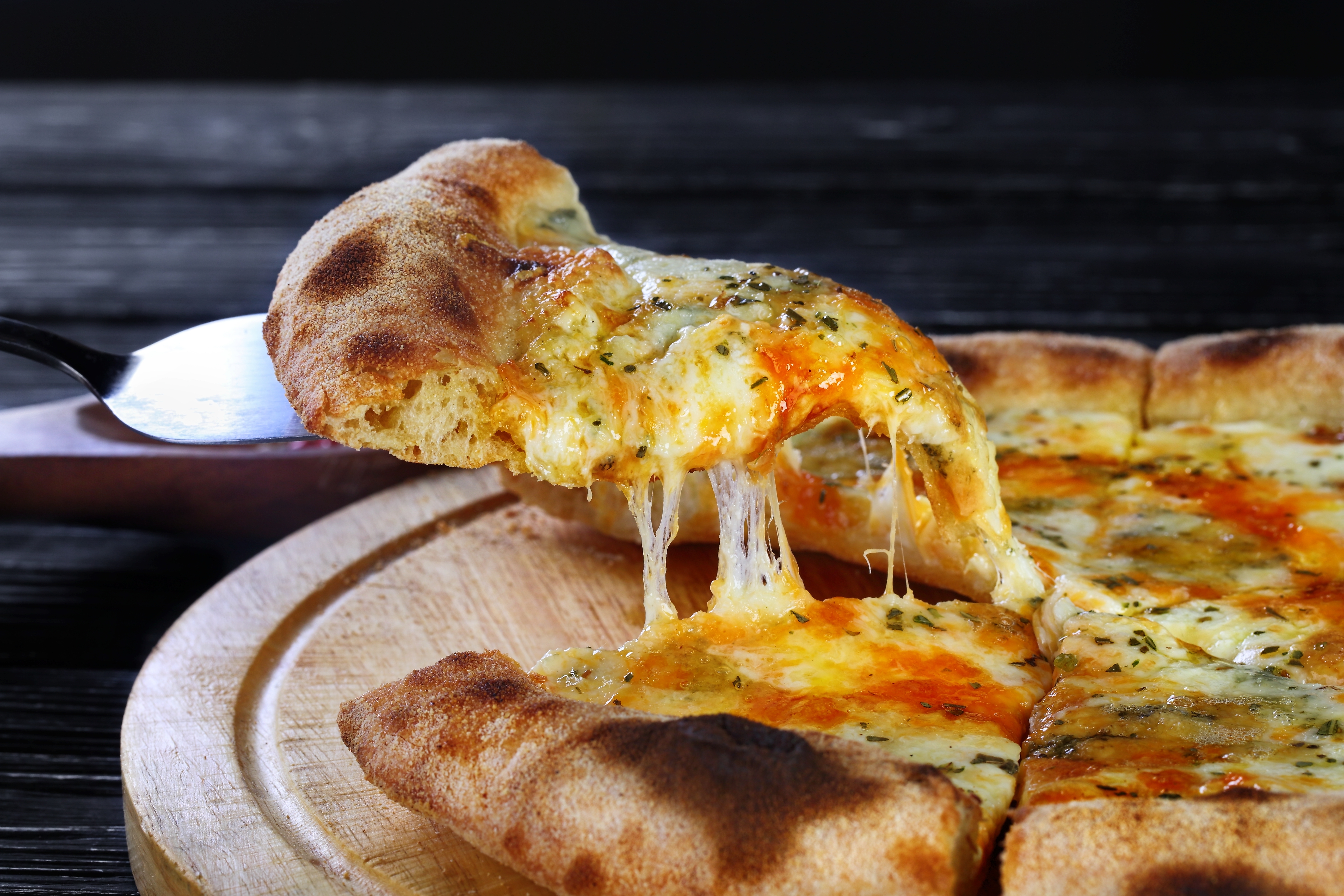 Naučnici iz Škotske razvili veganski sir sa samo 2% zasićenih masti koji se savršeno topi na pici