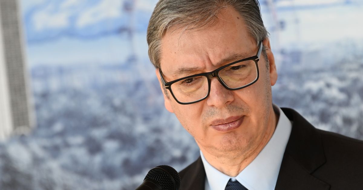 Vučić obilazi fabriku Xiaomi u Pekingu