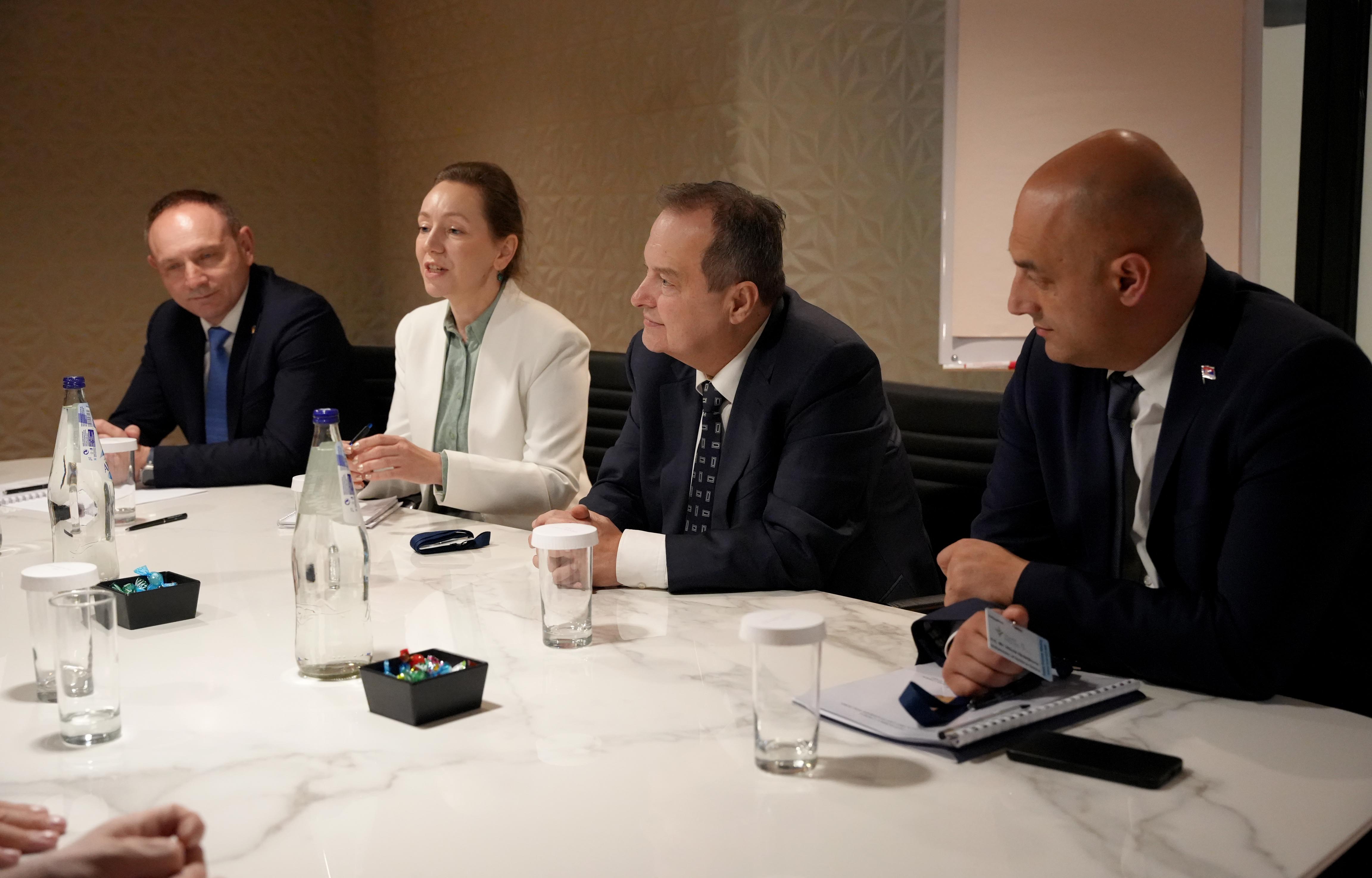 Ministar Dačić se sastao sa ministrom za zaštitu građana Grčke