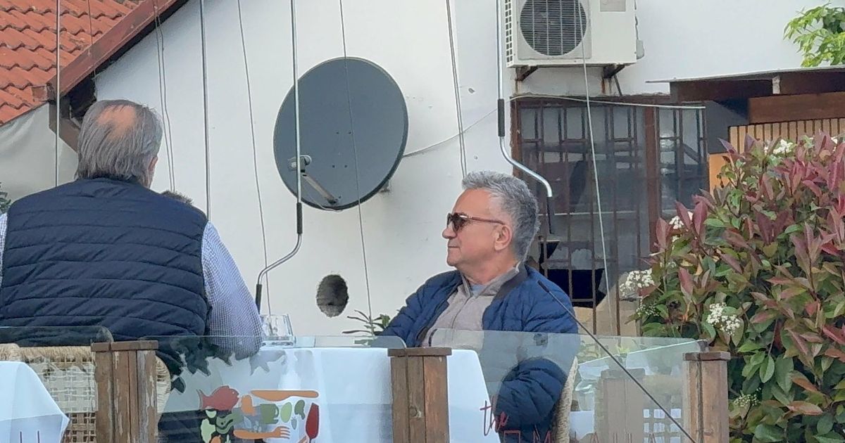 Uživa daleko od očiju šire javnosti: Evo gde smo uslikali Srđana Đokovića, Noletov otac ovde upija zrake sunca