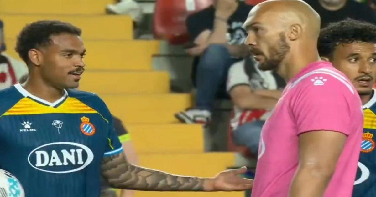 Cela Španija priča o potezu srpskog golmana, u 97. minutu želeo da izvede slobodnjak...